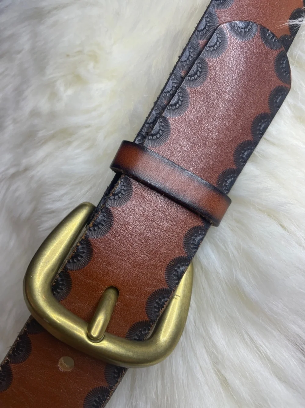 J. Crew Tan Brown Leather Belt with‎ Scalloped Black Edge and Brass Buckle - Picture 4 of 4